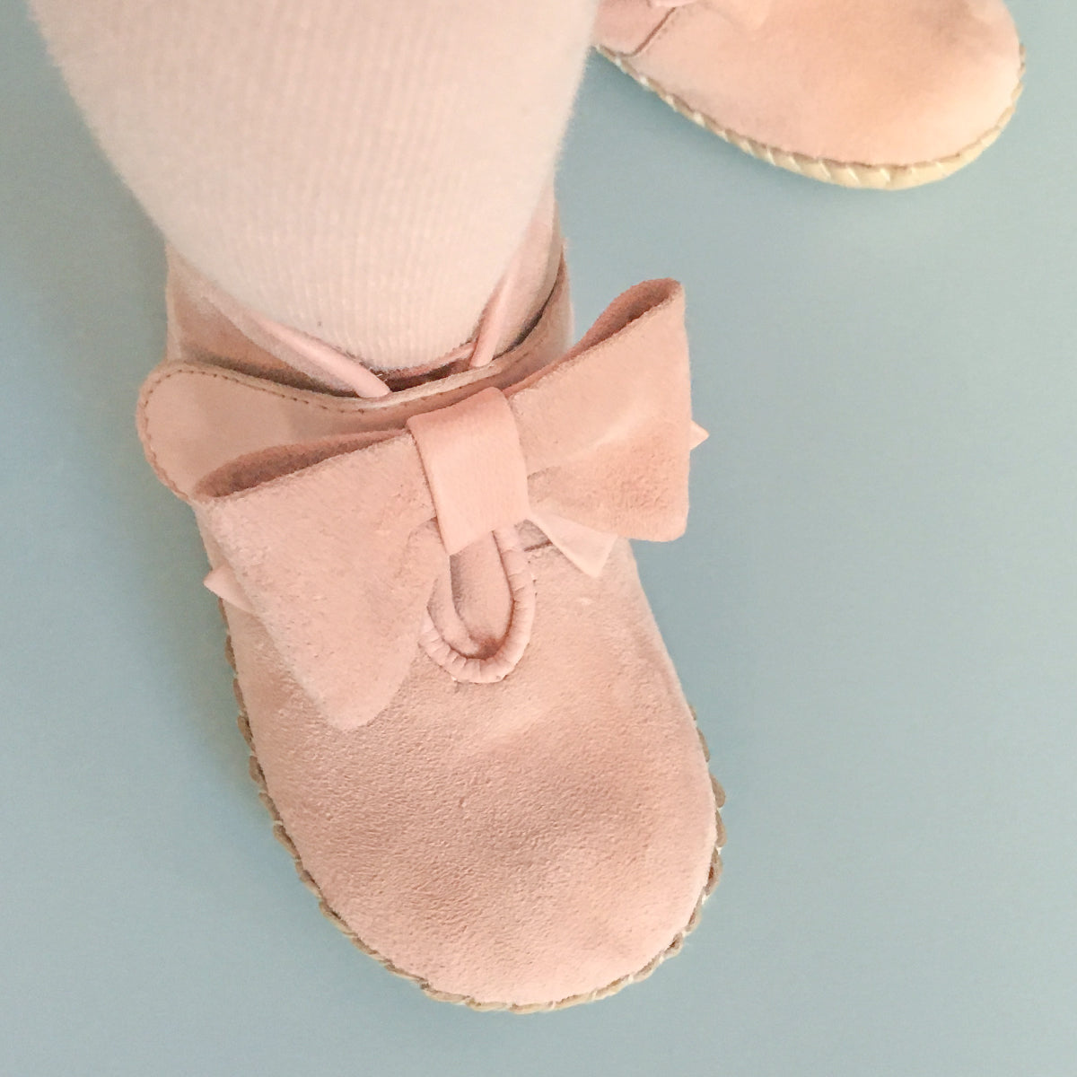 Vibys-Baby-Shoes-Puppy-Paws-Bow-Topped-Pink-model-view