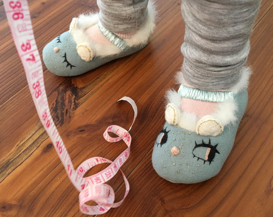 Vibys-blog-Baby-Shoe-Size-Guide-How-To-Measure-Childs-Feet